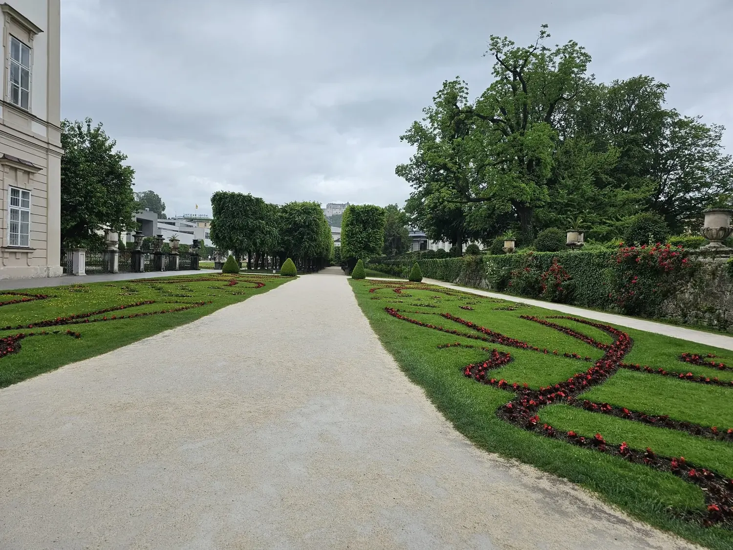 A private estate landscape by Living Colour Landscapes